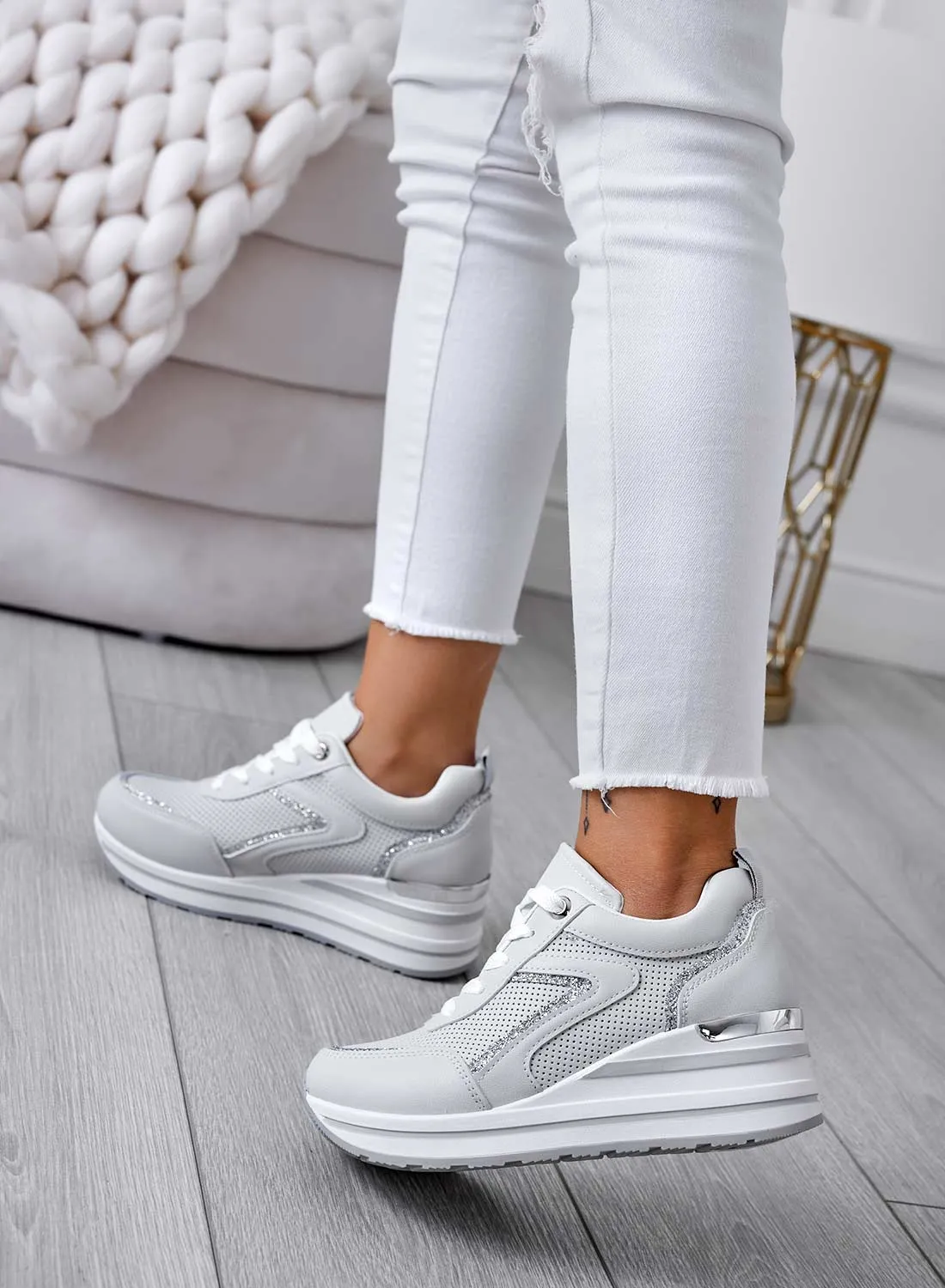 BRISA - Sneakers grigie con inserti glitter e zeppa