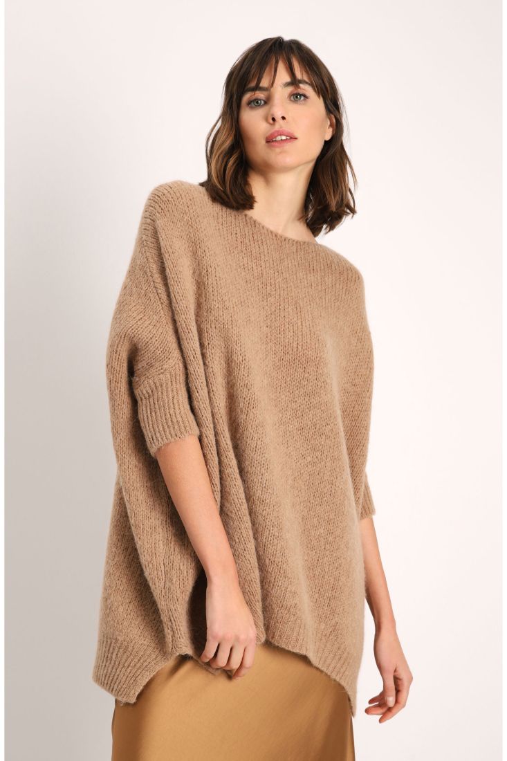 Maglione asimmetrico con maniche a tre quarti