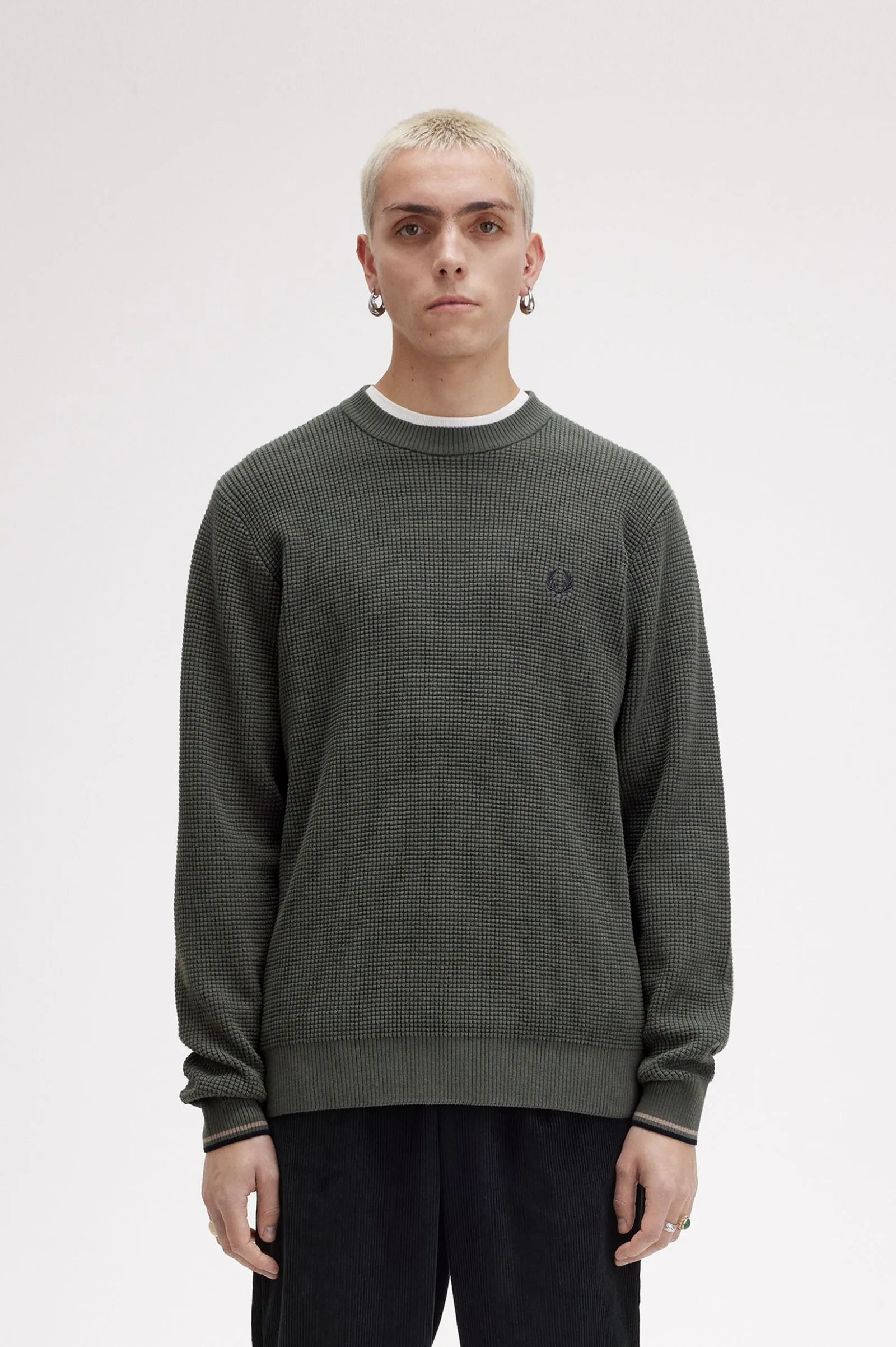 MAGLIONE CON LAVORAZIONE GOFFRATA FRED PERRY