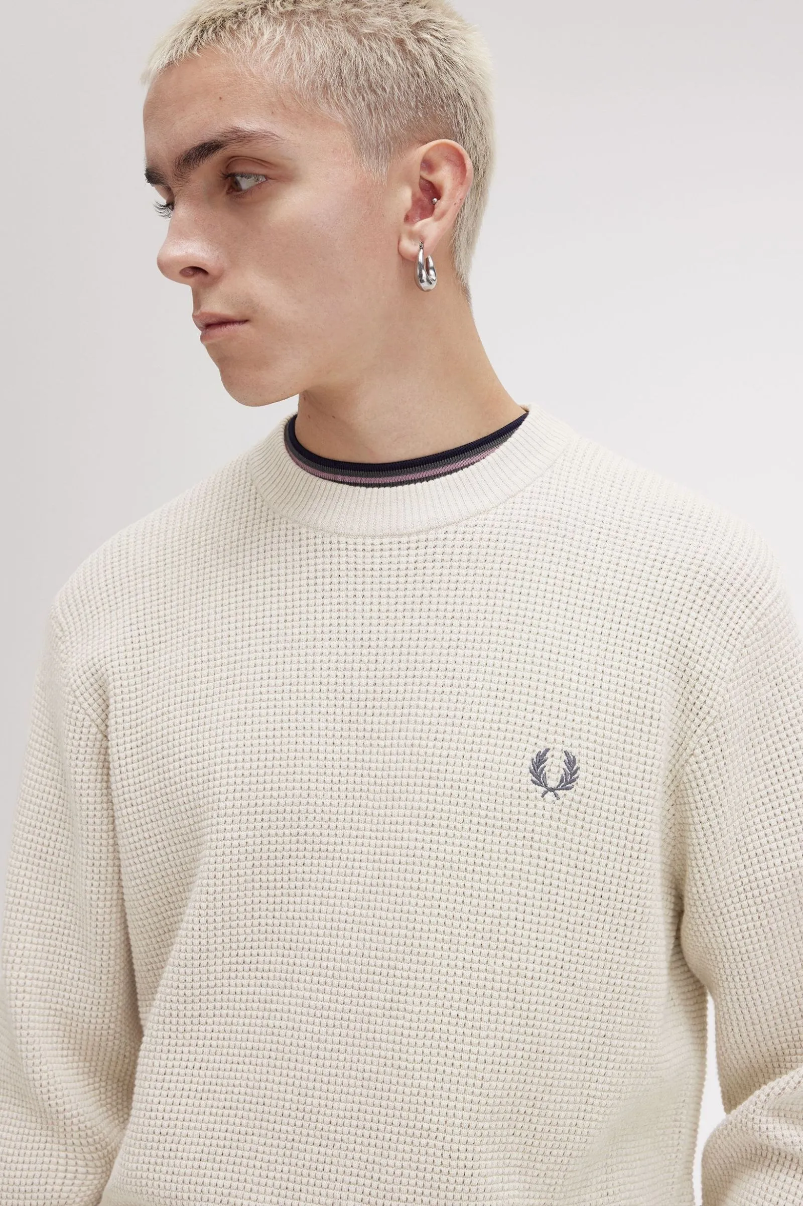 MAGLIONE CON LAVORAZIONE GOFFRATA FRED PERRY