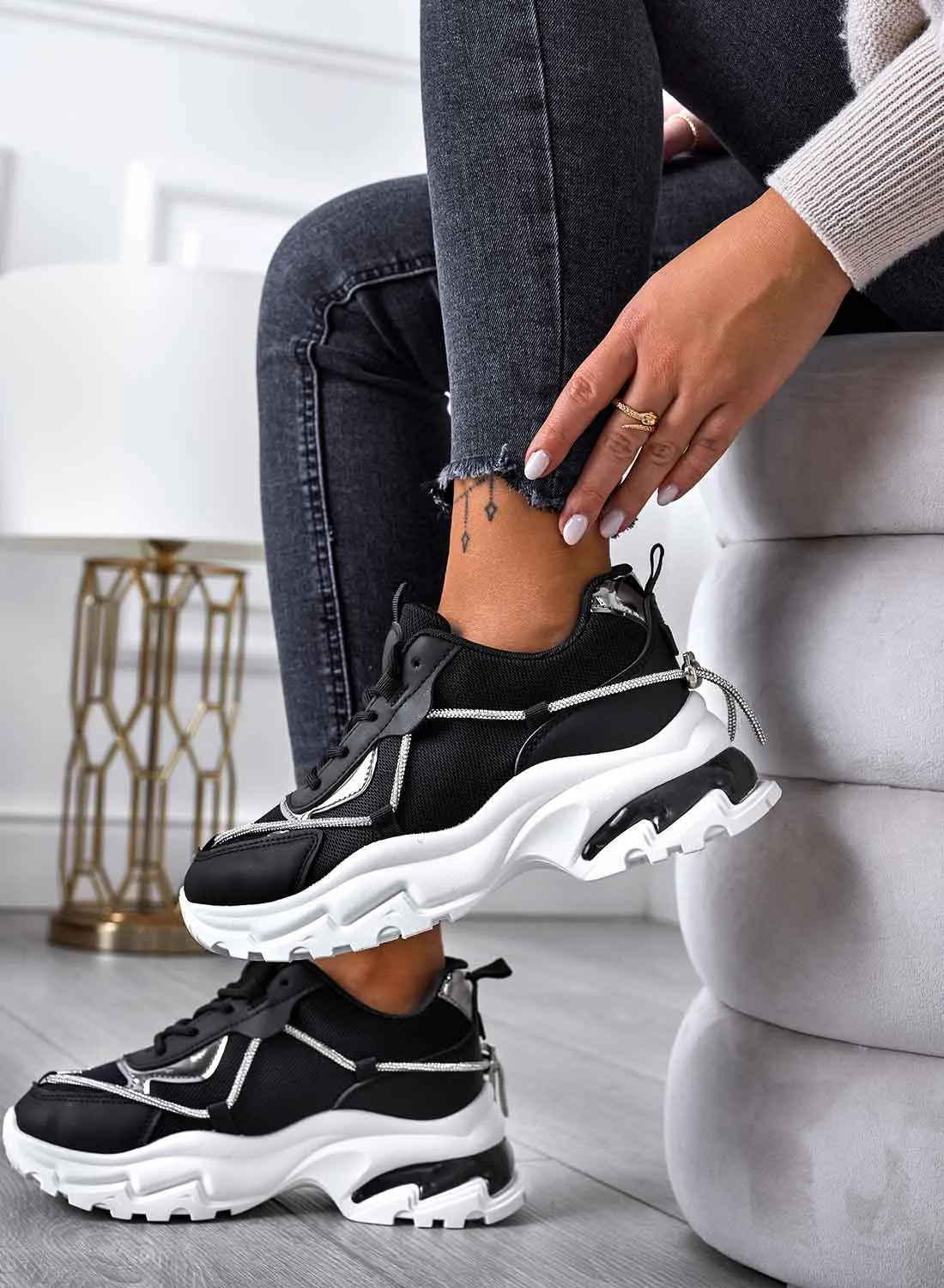ROSANNA - Sneakers nere con suola alta e strass