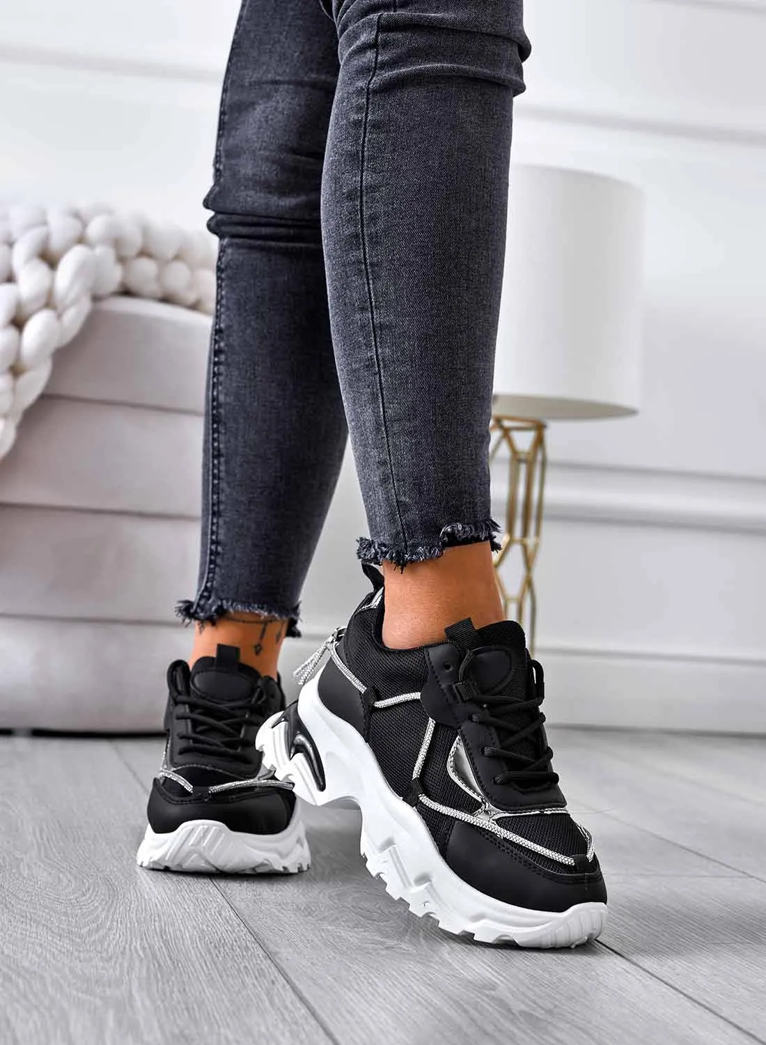 ROSANNA - Sneakers nere con suola alta e strass