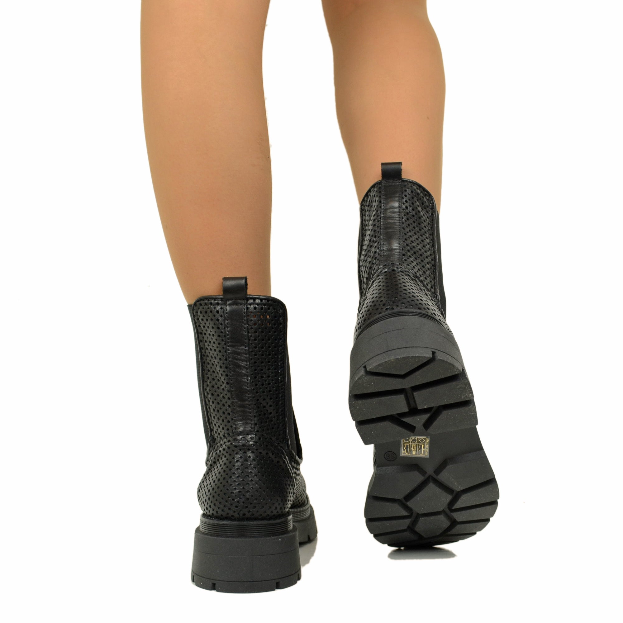 Stivaletti Beatles Donna Traforati Neri Made in Italy